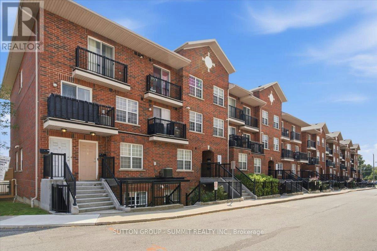 201-25 Strangford Lane, Toronto, ON, M1L 0E5