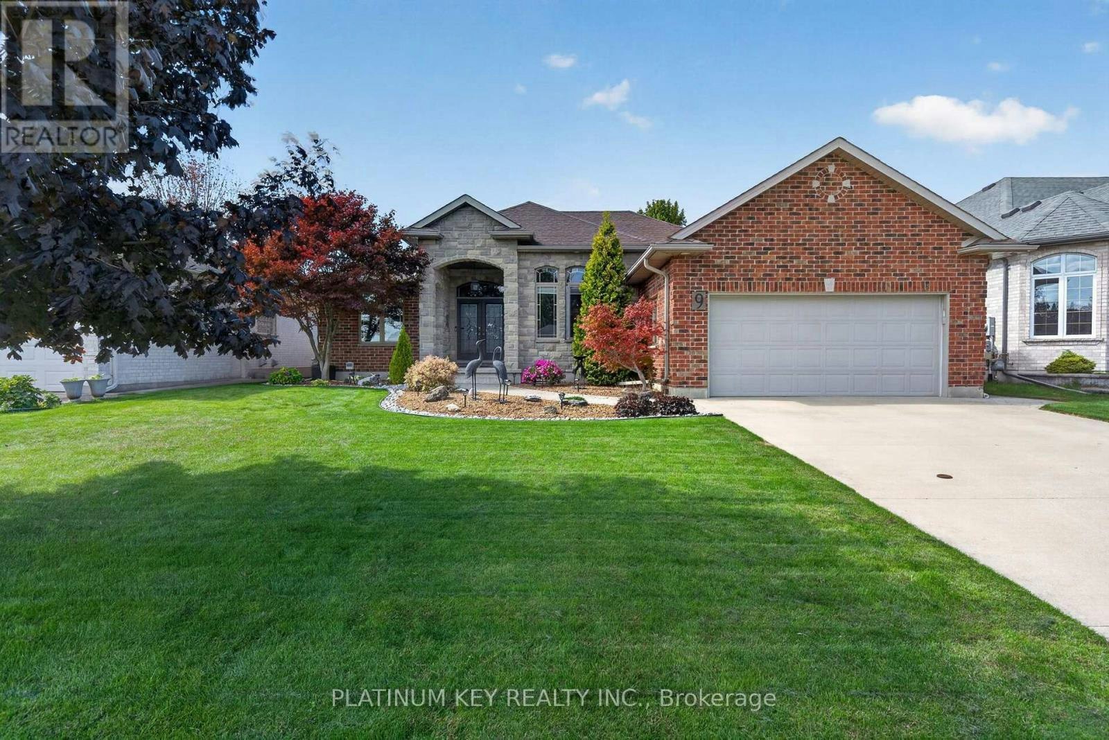 9 Ronald Bloore Drive, Sarnia, ON, N7W 1C5