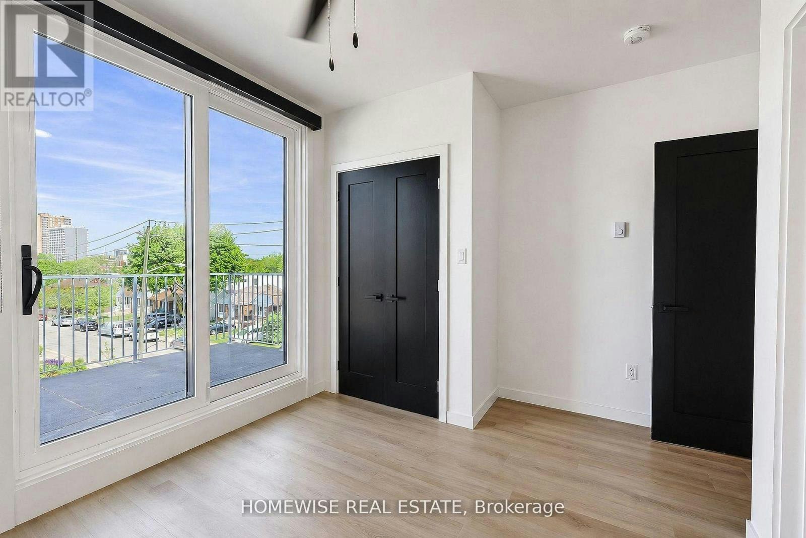 4-159 Locksley Avenue, Toronto, ON, M6B 3N6 - 11