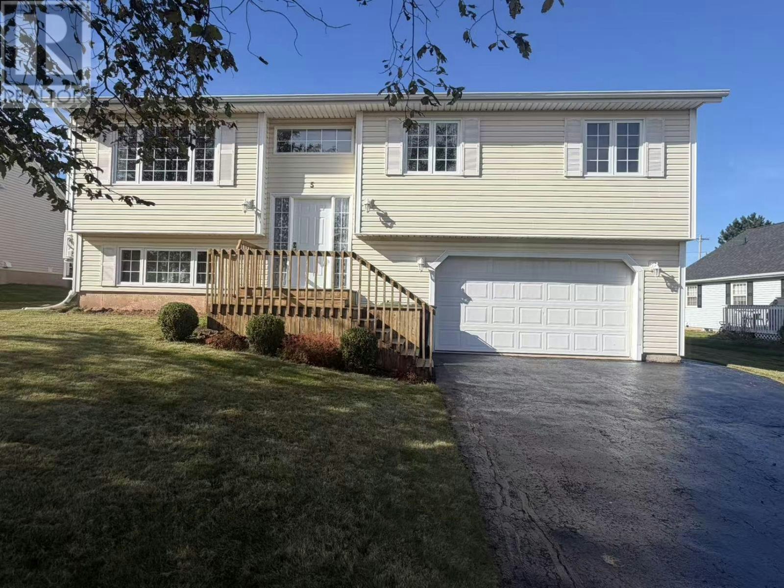 5 Commonwealth Avenue, Charlottetown, PE, C1E 2E7