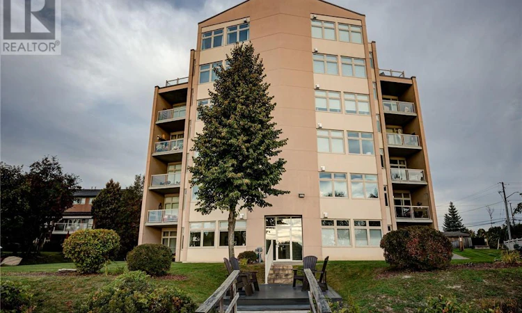 406-15 Maki Avenue