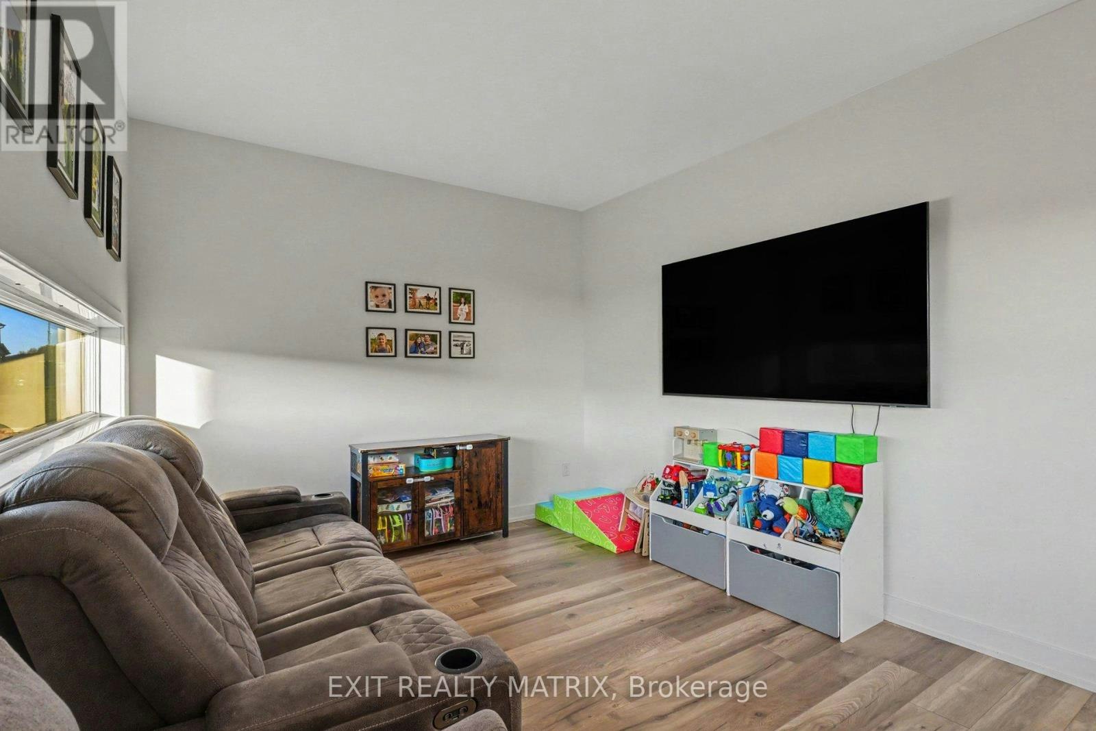 214 Cypress Street, Limoges, ON, K0A 2M0 - 2