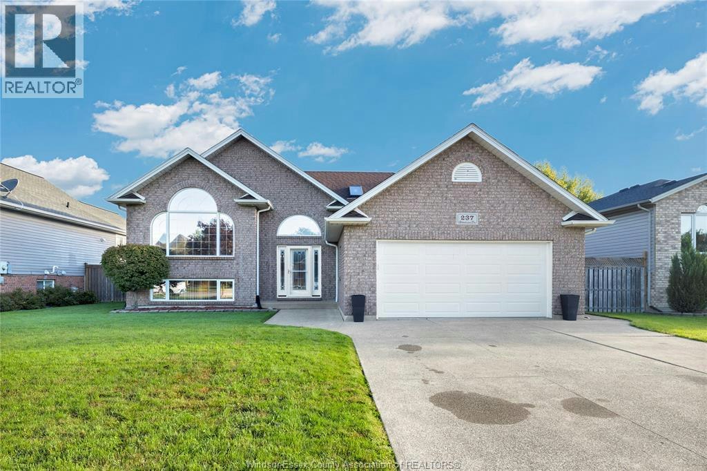 237 Woodview Drive, Essex, ON, N8M 3E9