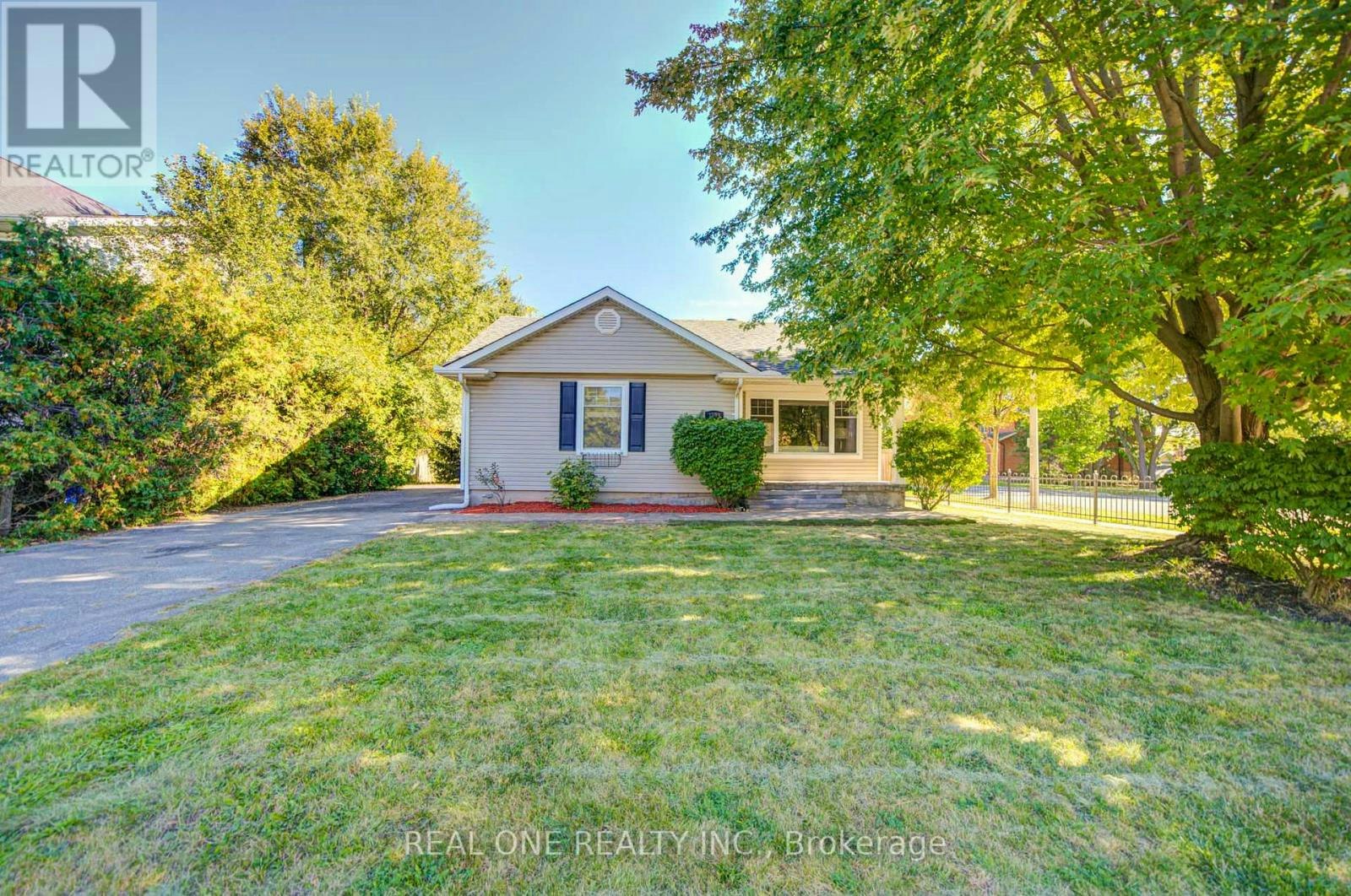 1099 Kent Avenue, Oakville, ON, L6H 1Z9