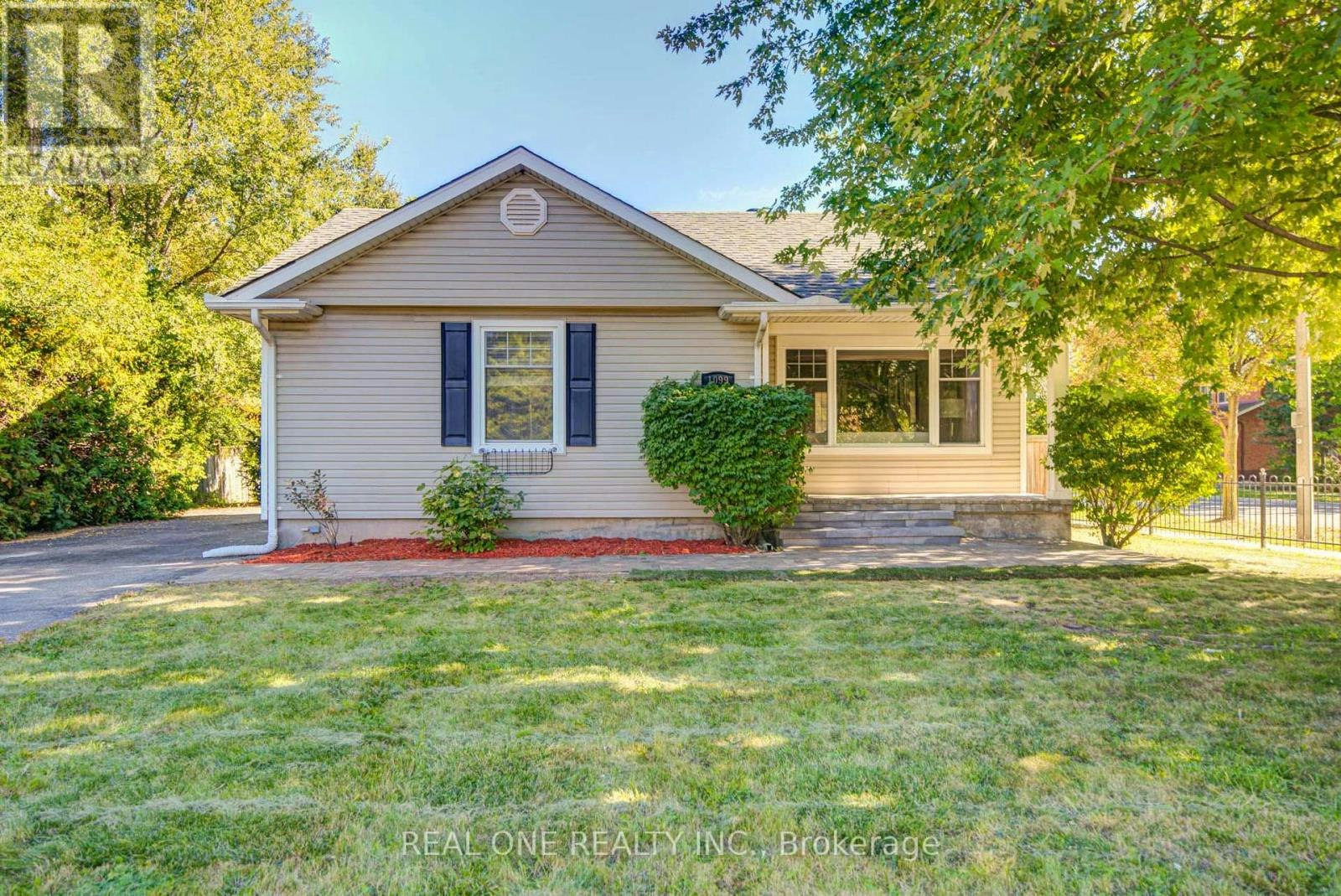 1099 Kent Avenue, Oakville, ON, L6H 1Z9