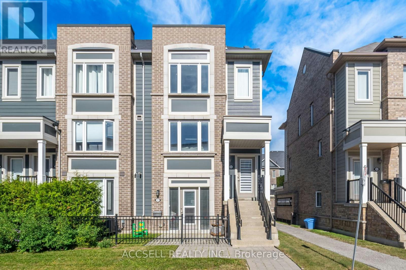 218-250 Sunny Meadow Boulevard, Brampton, ON, L6R 3Y7