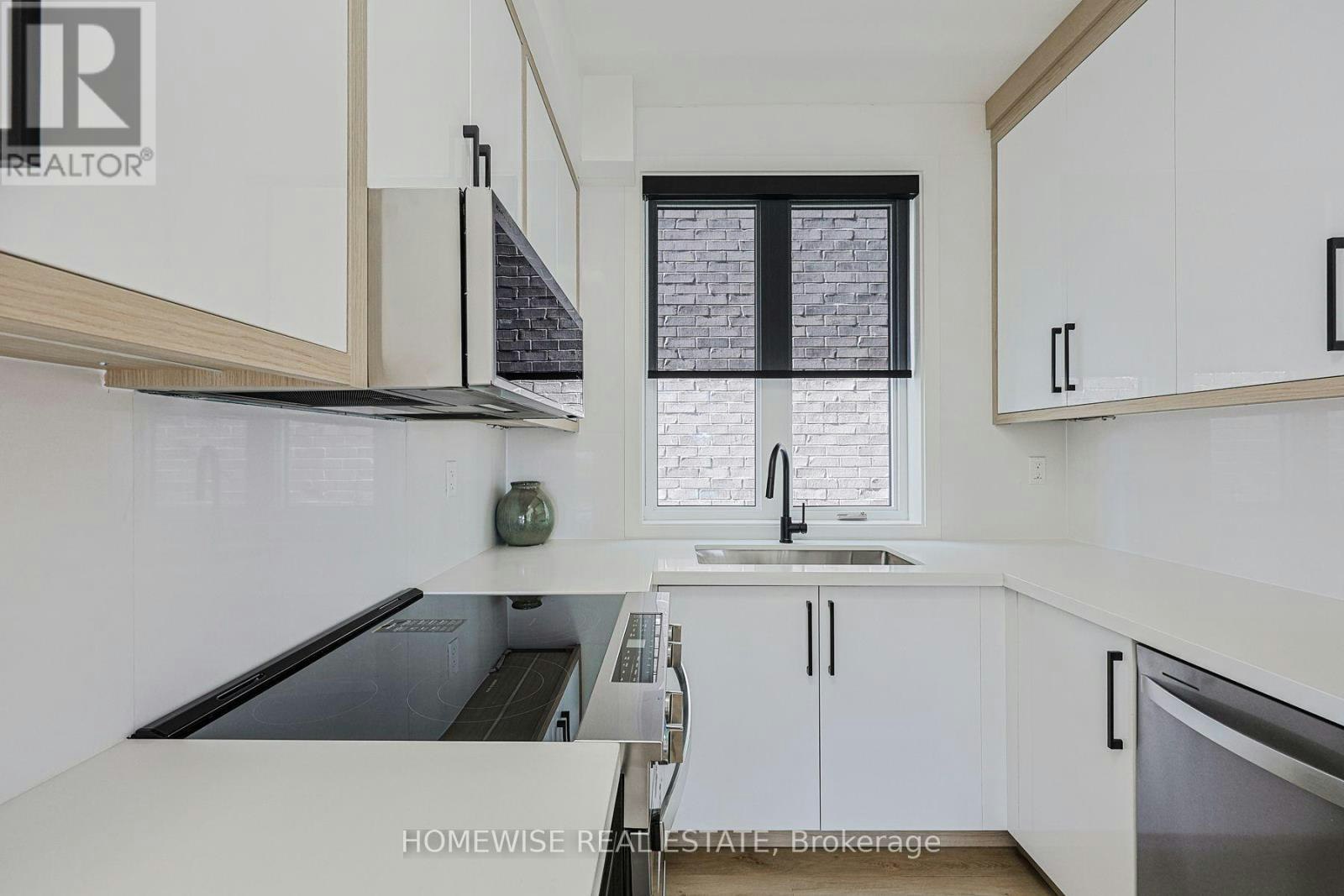 3-159 Locksley Avenue, Toronto, ON, M6B 3N6 - 16