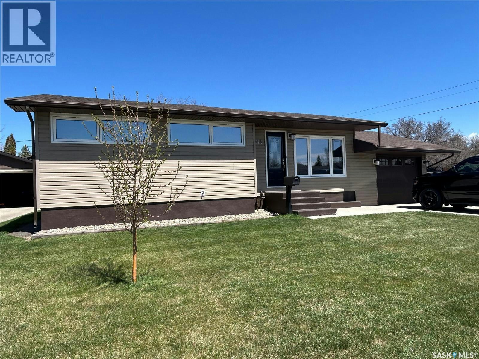 1613 Dieppe Crescent, Estevan, SK, S4A 1W8