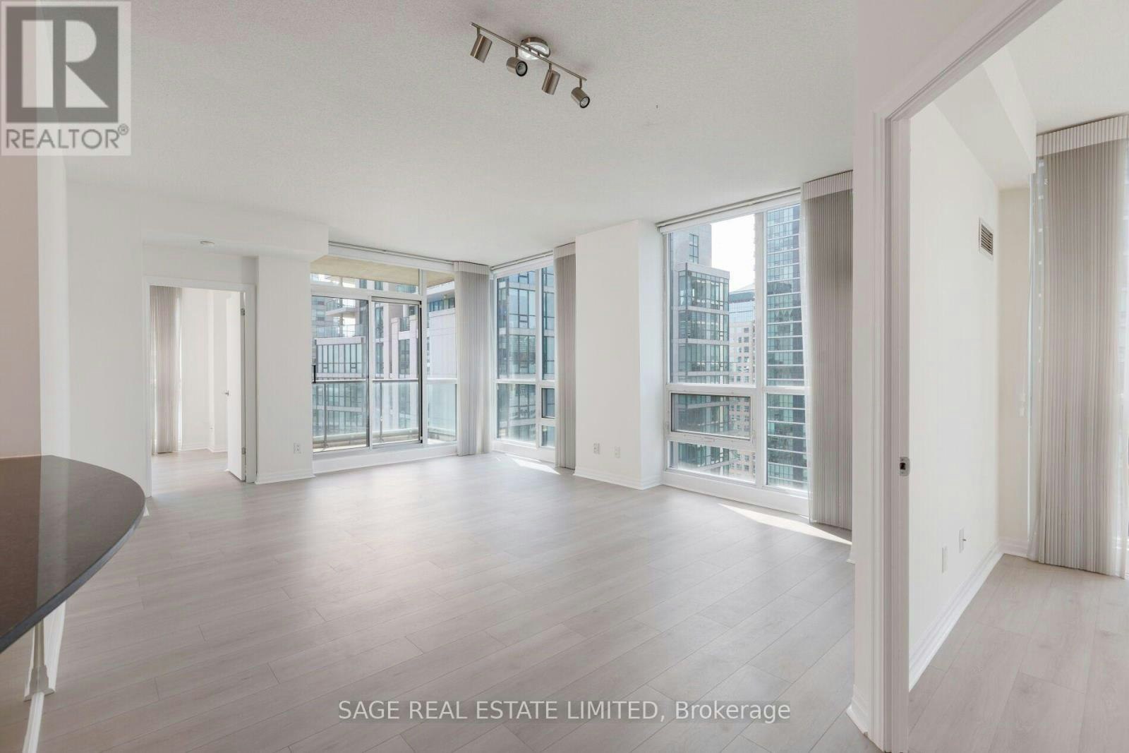 2711-16 Yonge Street, Toronto, ON, M5E 2A1 - 3