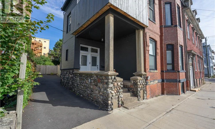 77 Mecklenburg Street