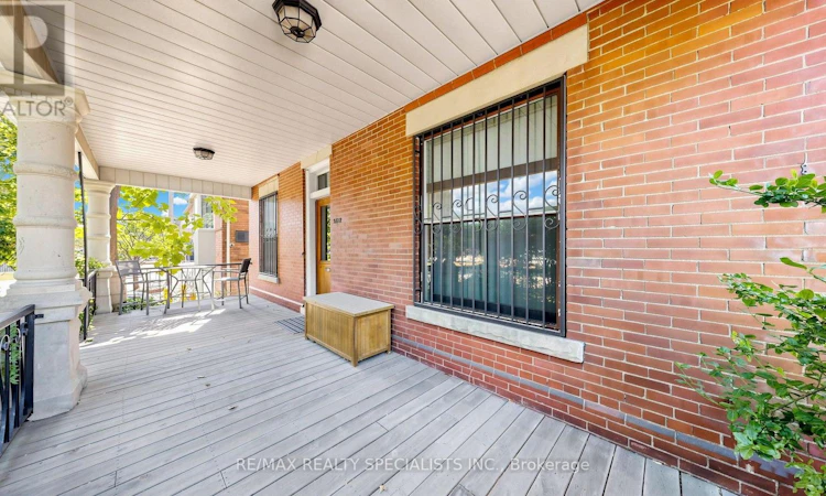 1316 King Street E