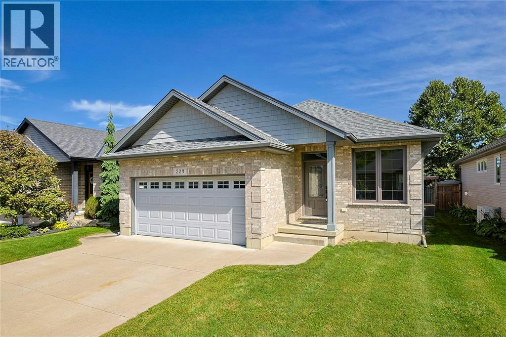 229 Meadowlark Lane, Sarnia, ON, N7S 0B6 - 2