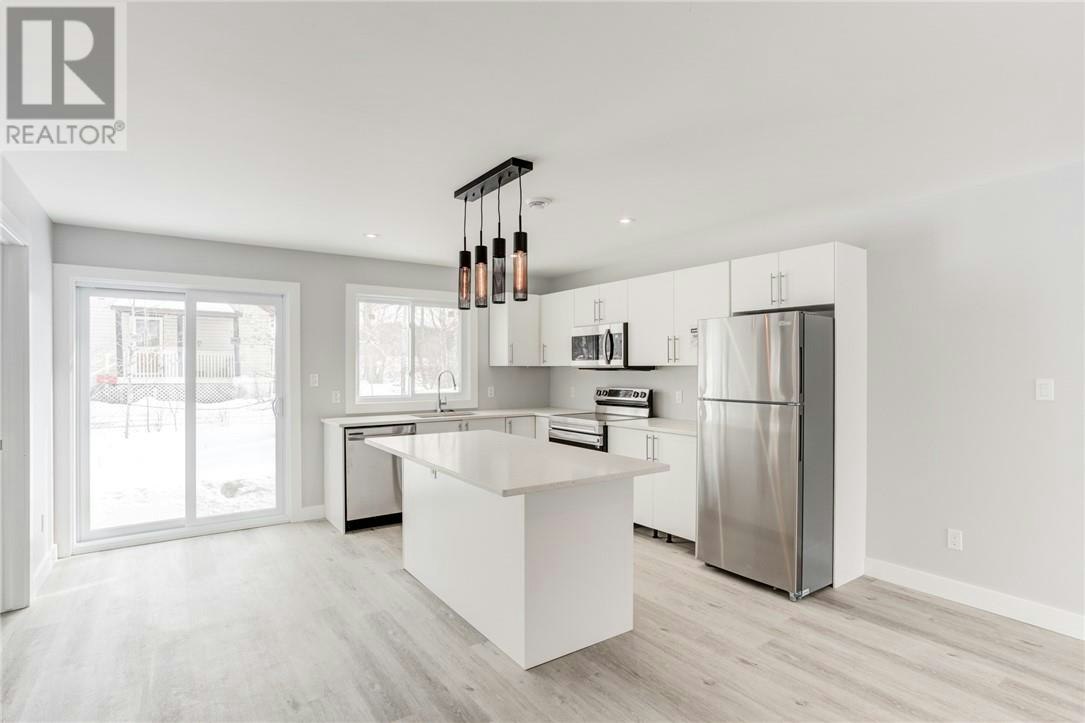 2165 Falconbridge, Greater Sudbury, ON, P3L 1M2 - 2