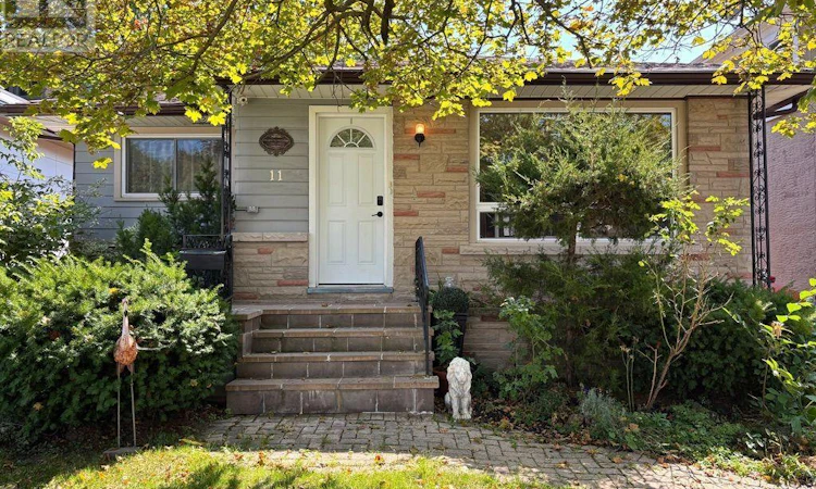 11 Rebecca Street
