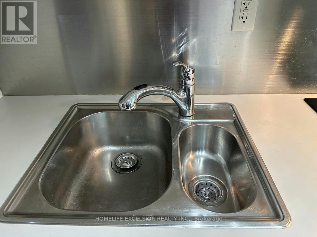 632-111 Elizabeth Street, Toronto, ON, M5G 1P7 - 10