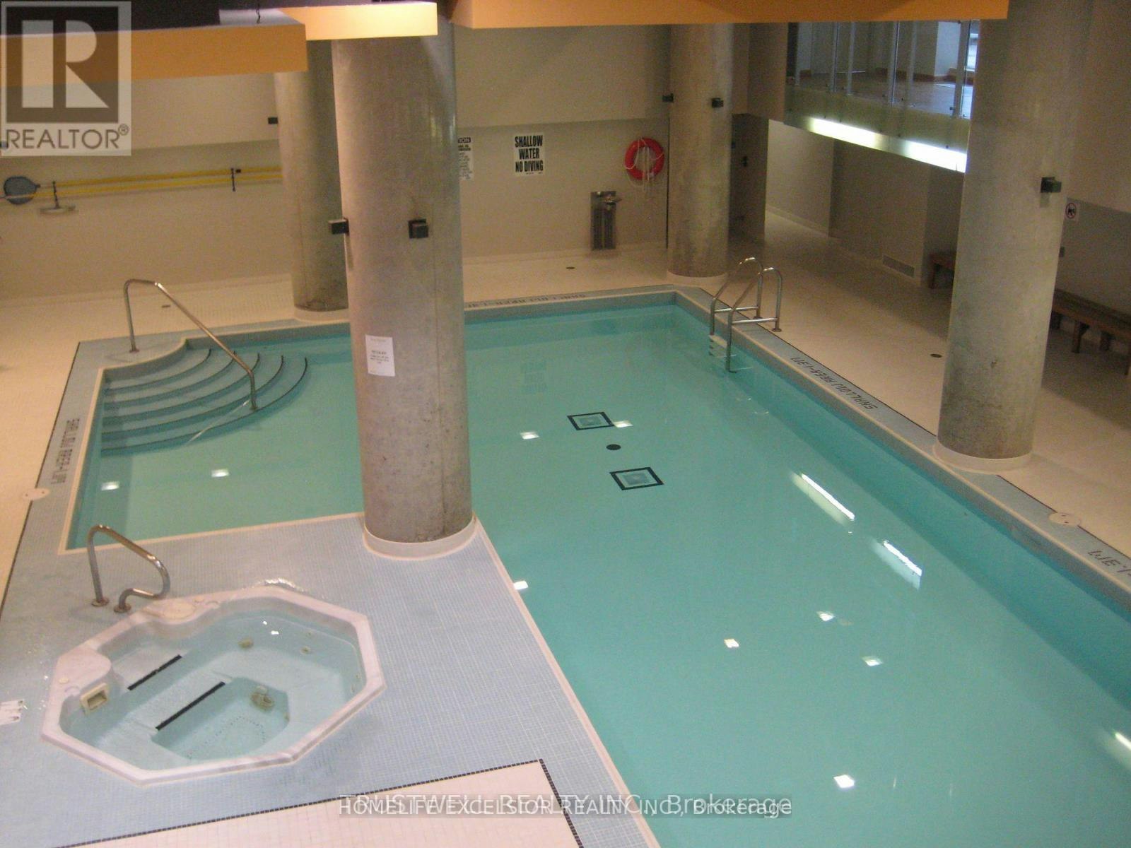 632-111 Elizabeth Street, Toronto, ON, M5G 1P7 - 2