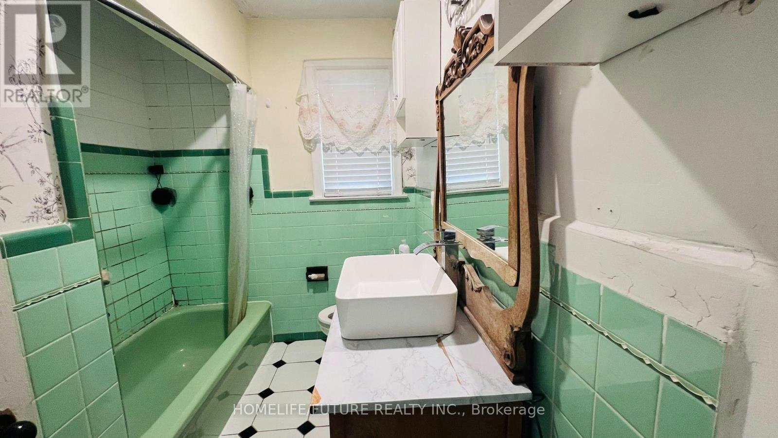 MAIN-7 Perivale Crescent, Toronto, ON, M1J 2B9 - 7