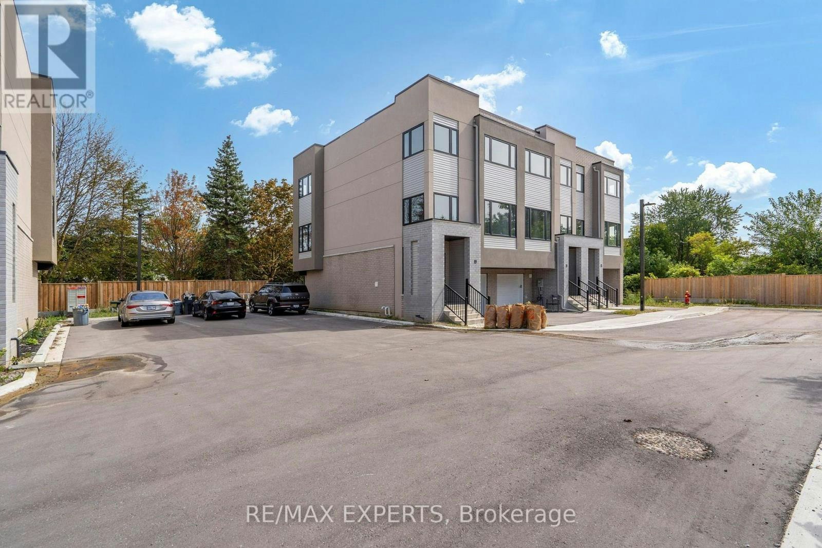 21 Carl Hill Lane, Richmond Hill, ON, L4C 7A6