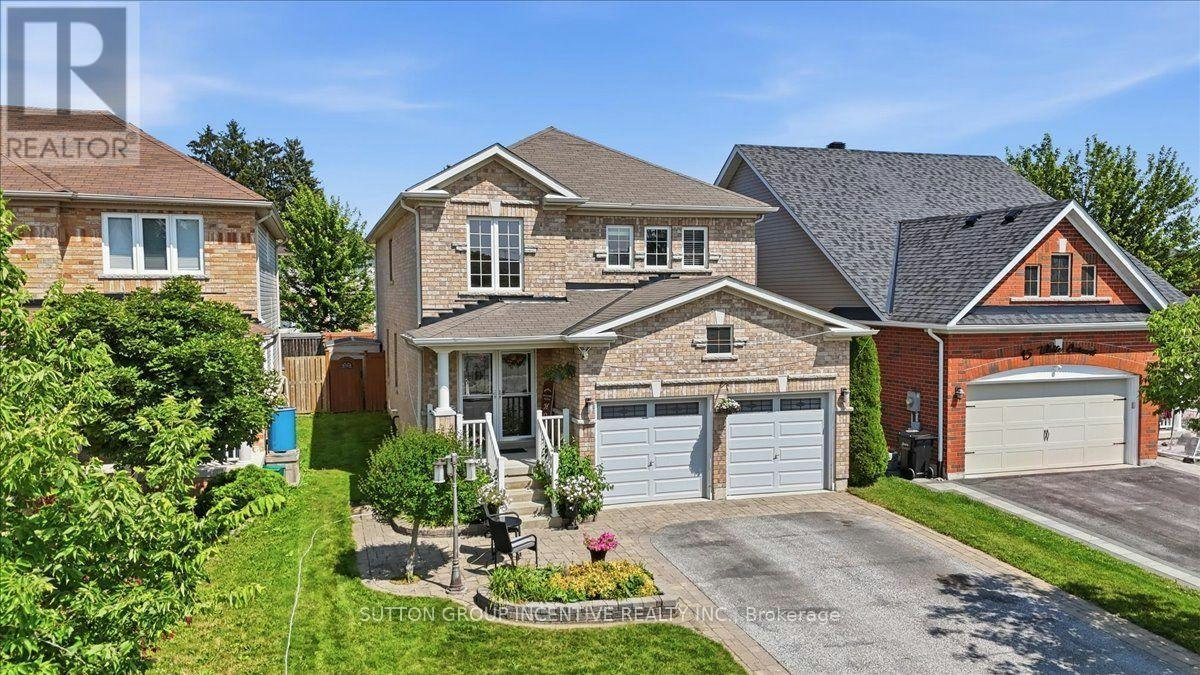 17 White Crescent, Barrie, ON, L4N 5Z9