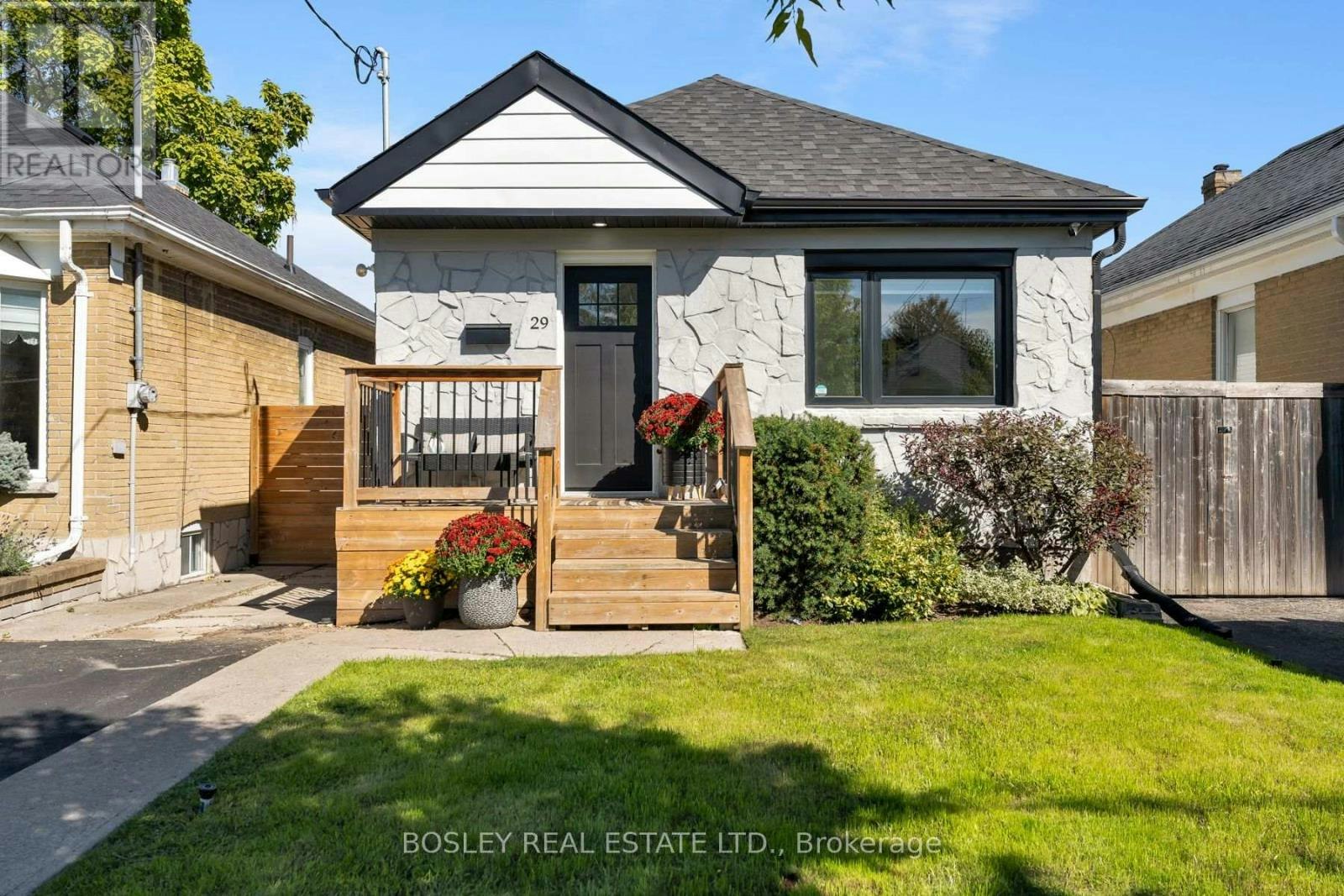 29 Blakley Avenue, Toronto, ON, M6N 3Y4