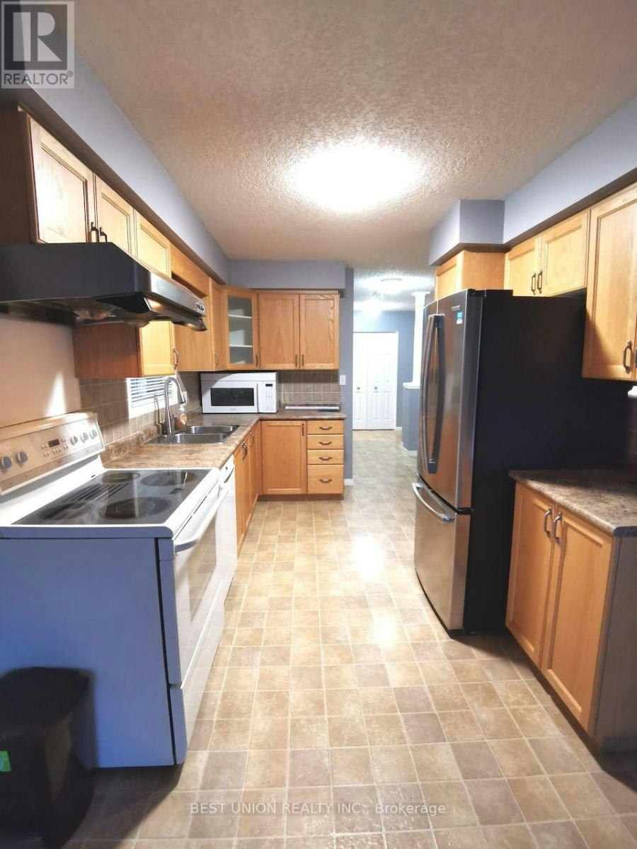 528 Activa Avenue, Kitchener, ON, N2E 4C2 - 4