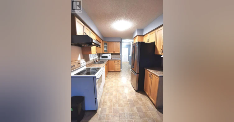 528 Activa Avenue, Kitchener, ON, N2E 4C2 - 4
