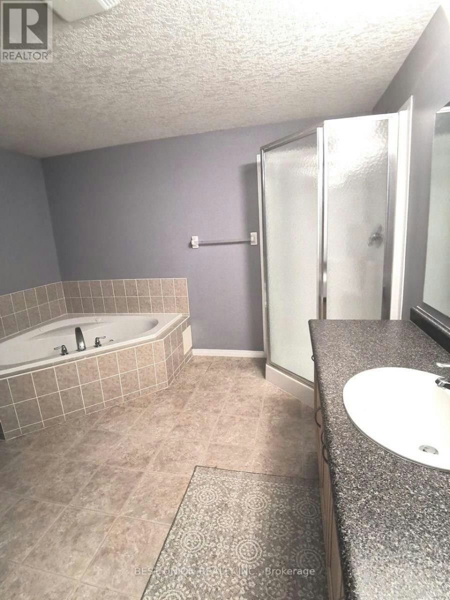 528 Activa Avenue, Kitchener, ON, N2E 4C2 - 9