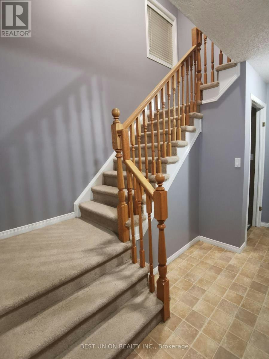 528 Activa Avenue, Kitchener, ON, N2E 4C2 - 6