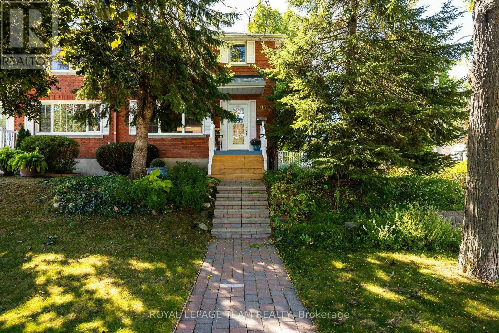 1050 Apolydore Avenue, Ottawa, ON, K1H 8A9