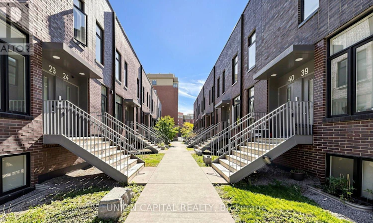 42-1740 Simcoe Street N