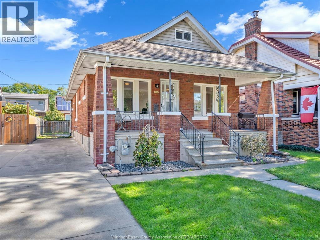 2352 Lincoln Road, Windsor, ON, N8W 2R5