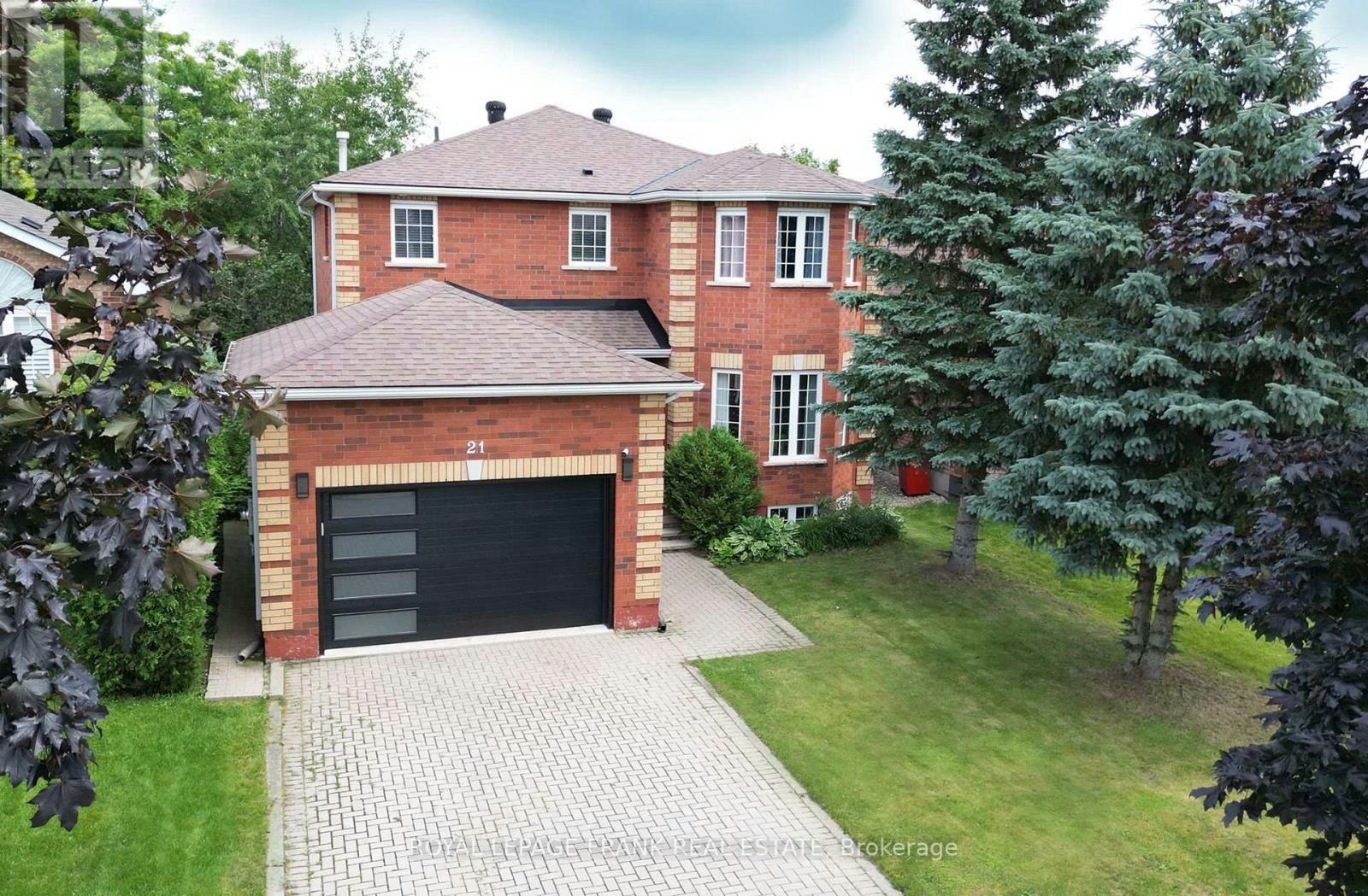 21 Crompton Drive, Barrie, ON, L4M 6N1