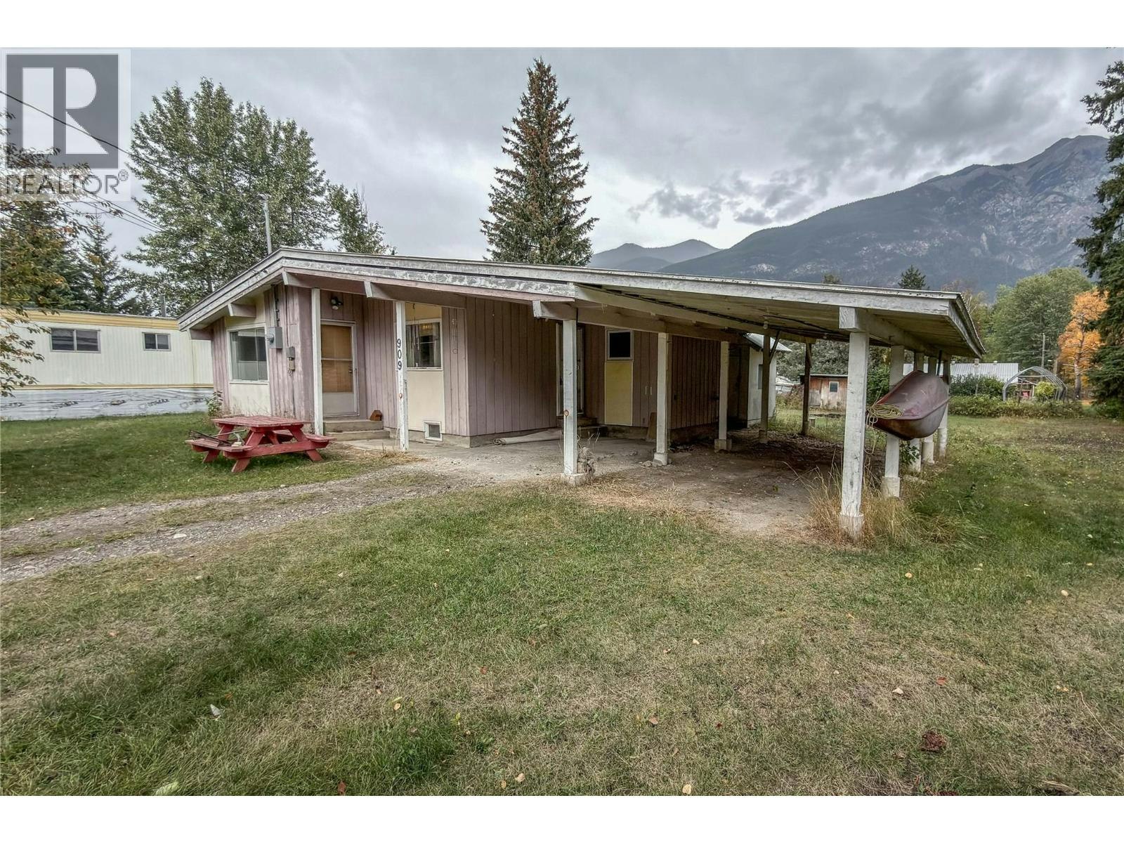 909 W Ryter Road, Golden, BC, V0A 1H2