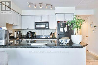 802-18 Stafford Street, Toronto, ON, M5V 3W4 - 9