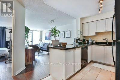 802-18 Stafford Street, Toronto, ON, M5V 3W4 - 2