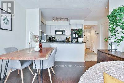 802-18 Stafford Street, Toronto, ON, M5V 3W4 - 7