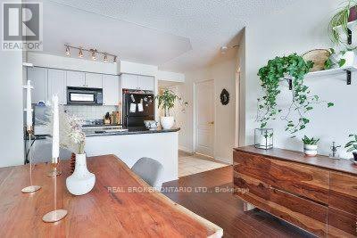 802-18 Stafford Street, Toronto, ON, M5V 3W4 - 10