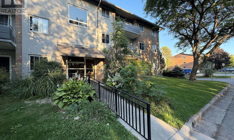 12-675 Wonderland Road S