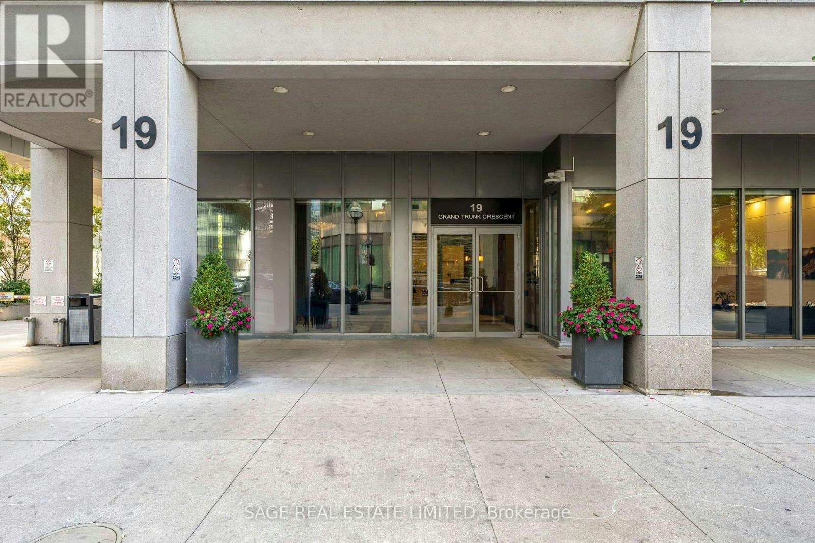 1605-19 Grand Trunk Crescent, Toronto, ON, M5J 3A3 - 3