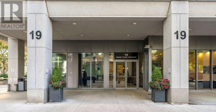 1605-19 Grand Trunk Crescent, Toronto, ON, M5J 3A3 - 3