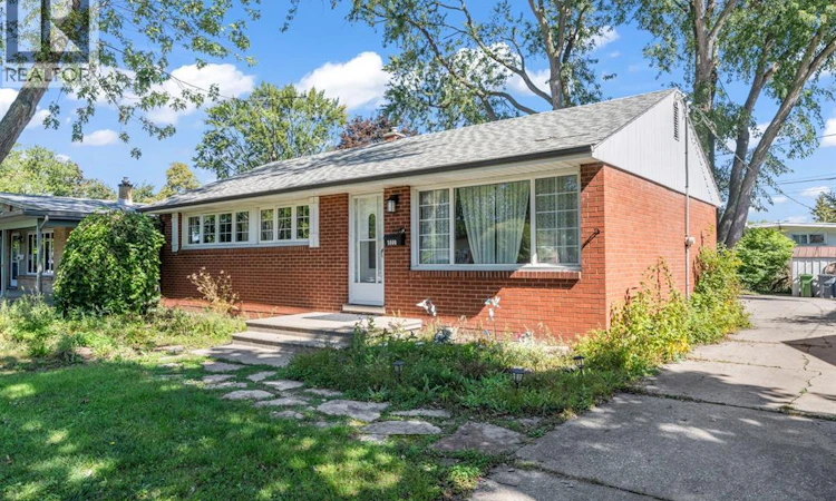 3660 Roxborough