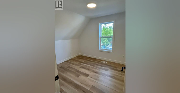 Upper-112 Bagot Street, Guelph, ON, N1H 5T6 - 7