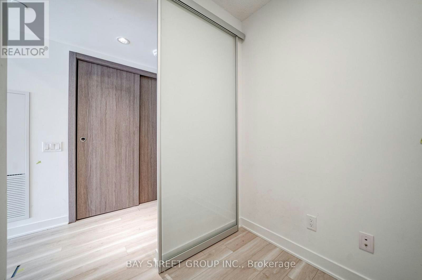 2612-17 Bathurst Street, Toronto, ON, M5V 0N1 - 9