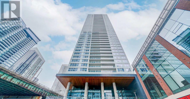 2612-17 Bathurst Street, Toronto, ON, M5V 0N1