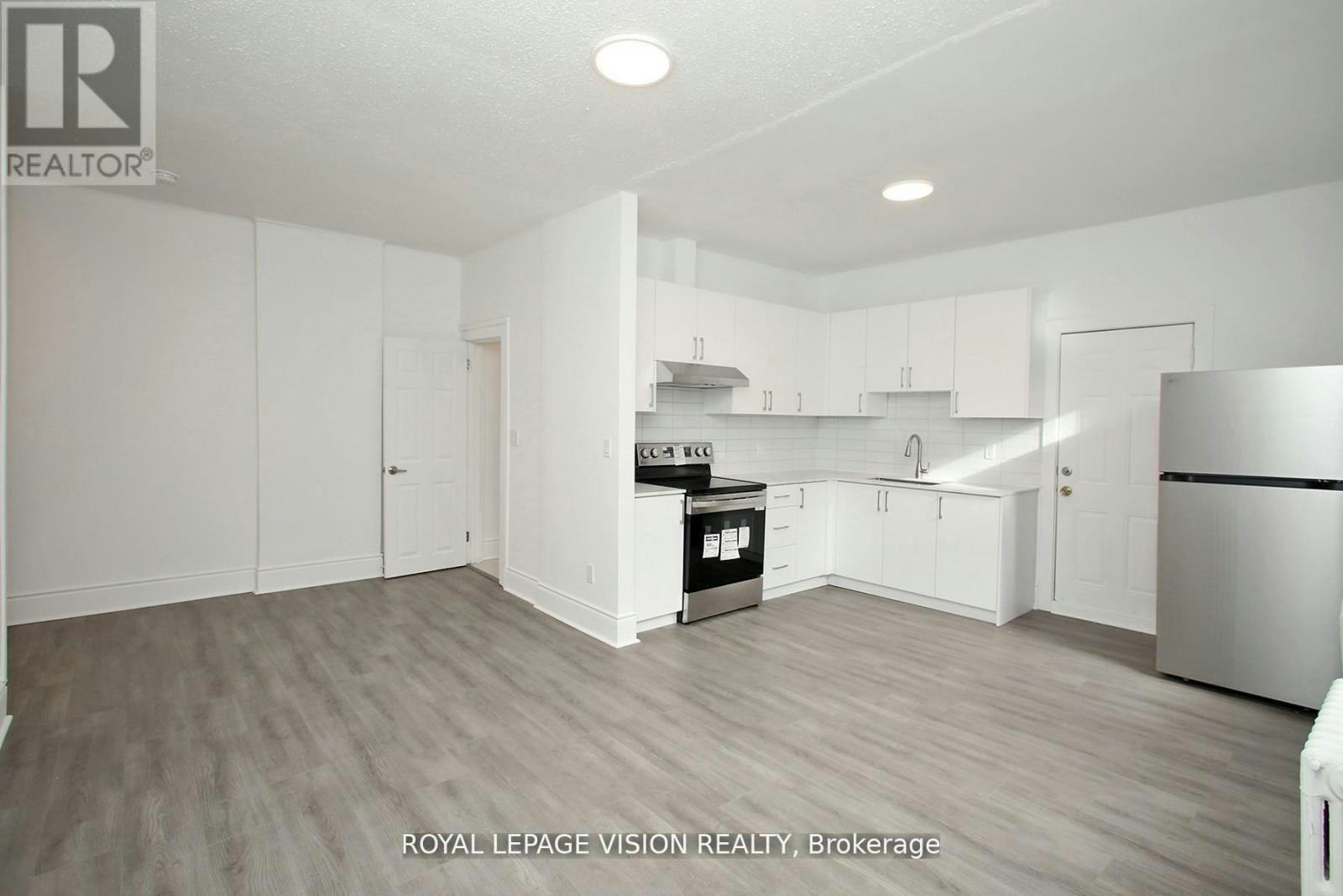 UPPER-819 Pape Avenue, Toronto, ON, M4K 3V1 - 10