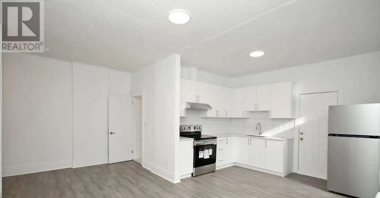 UPPER-819 Pape Avenue, Toronto, ON, M4K 3V1 - 10