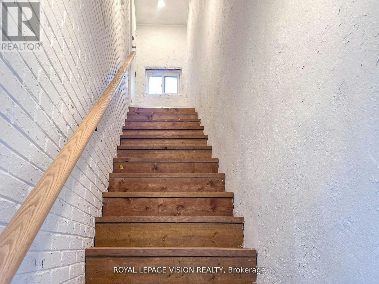UPPER-819 Pape Avenue, Toronto, ON, M4K 3V1 - 3