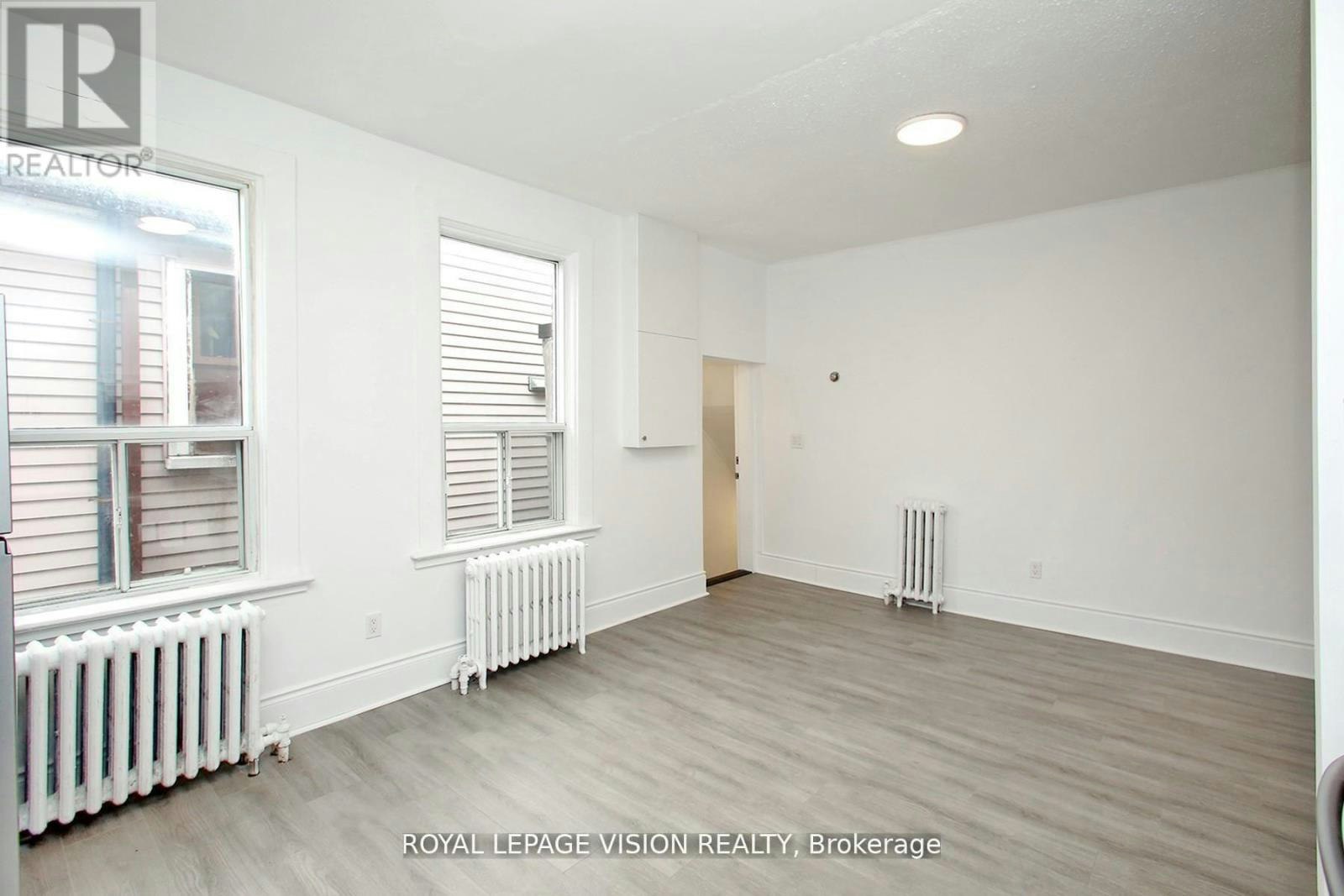 UPPER-819 Pape Avenue, Toronto, ON, M4K 3V1 - 13