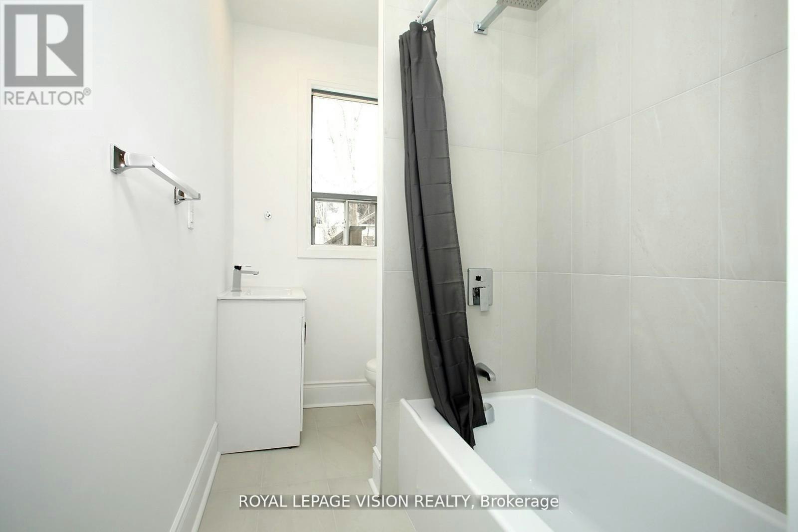 UPPER-819 Pape Avenue, Toronto, ON, M4K 3V1 - 7