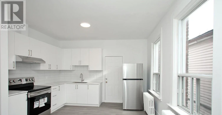 UPPER-819 Pape Avenue, Toronto, ON, M4K 3V1 - 4